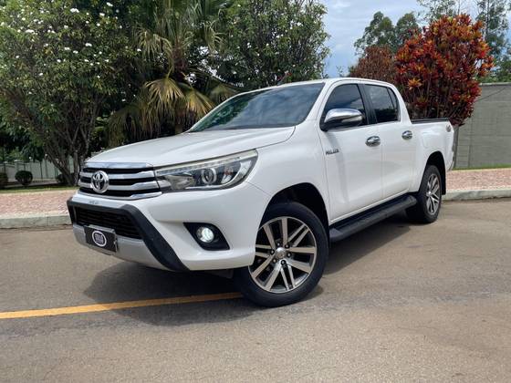 TOYOTA HILUX 2.8 SRX 4X4 CD 16V DIESEL 4P AUTOMÁTICO